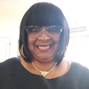 Meet your Posher, Alma
